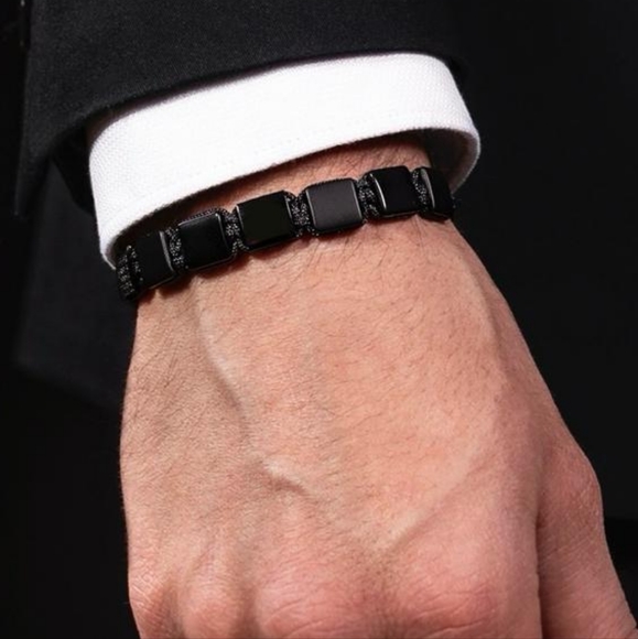 Black rope with natural black stones ideal for any occasion. - Picture 1 of 4